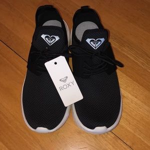 NWT Roxy memory foam sneakers